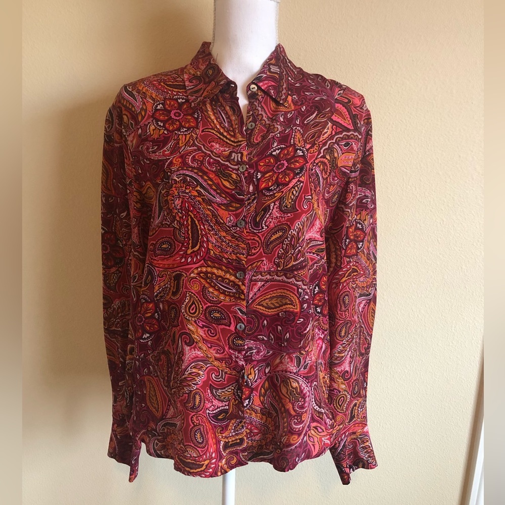 100% Silk blouse, shell buttons
